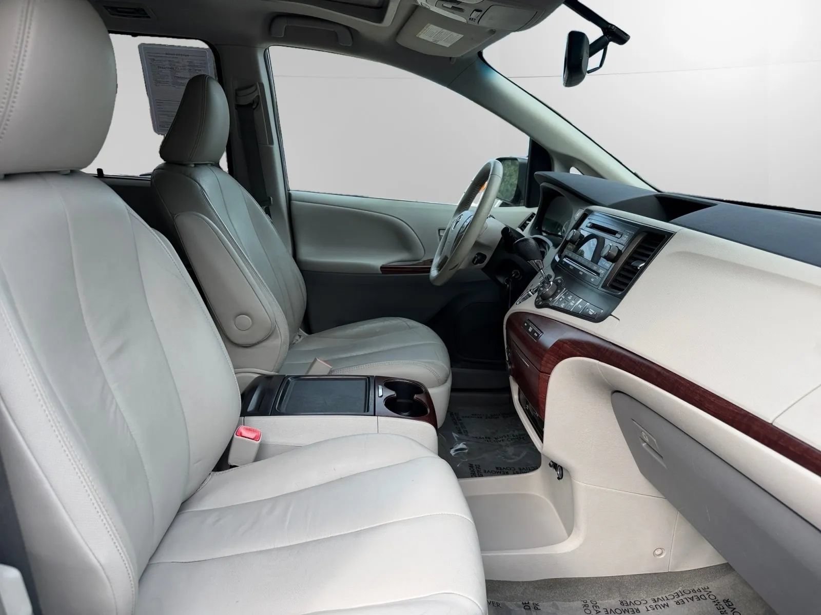Used 2012 Toyota Sienna XLE w/ Entertainment Pkg FWD image 14