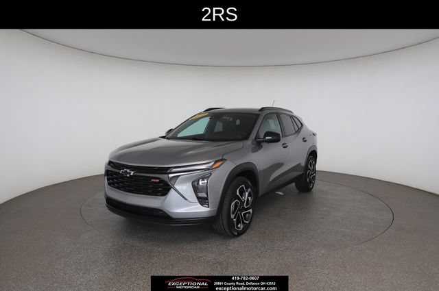 Used 2024 Chevrolet Trax RS w/ Driver Confidence Package FWD image 2