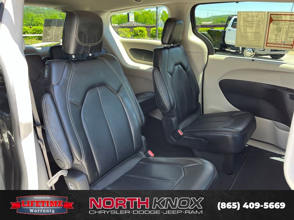 Used 2023 Chrysler Pacifica Touring-L FWD image 21