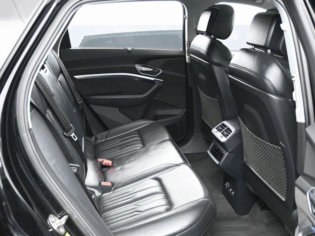 Used 2019 Audi e-tron Prestige w/ Prestige Package image 33