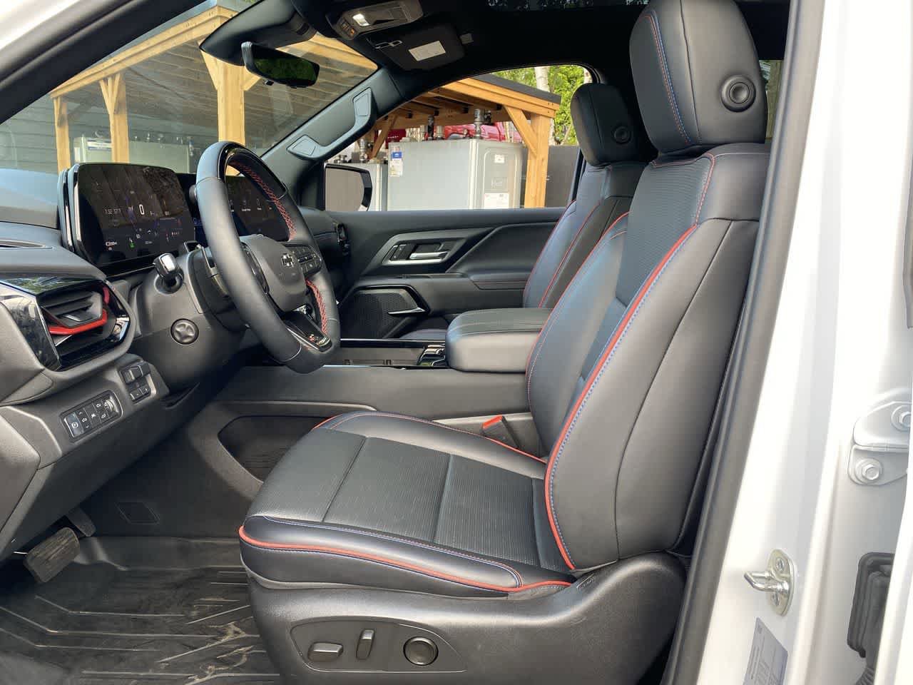 Used 2025 Chevrolet Silverado EV RST AWD/4WD image 13
