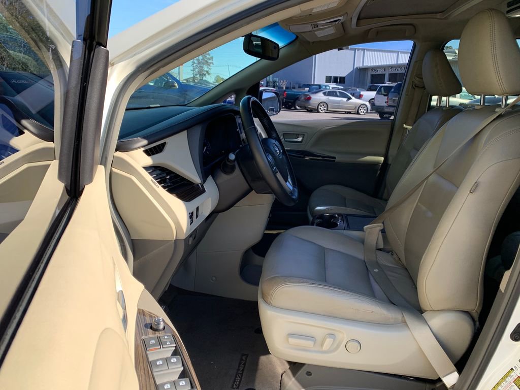 Used 2015 Toyota Sienna XLE image 25