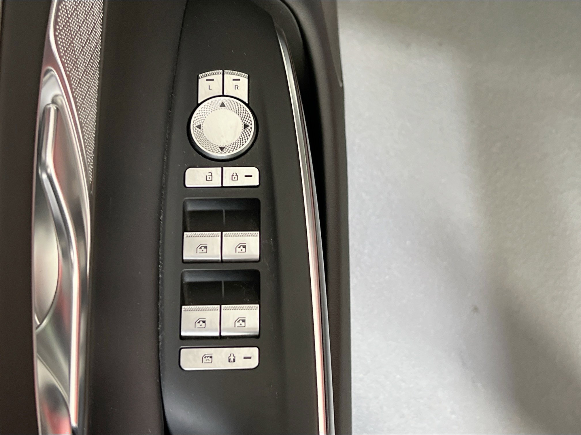 Used 2023 Genesis GV70 2.5T AWD/4WD image 18