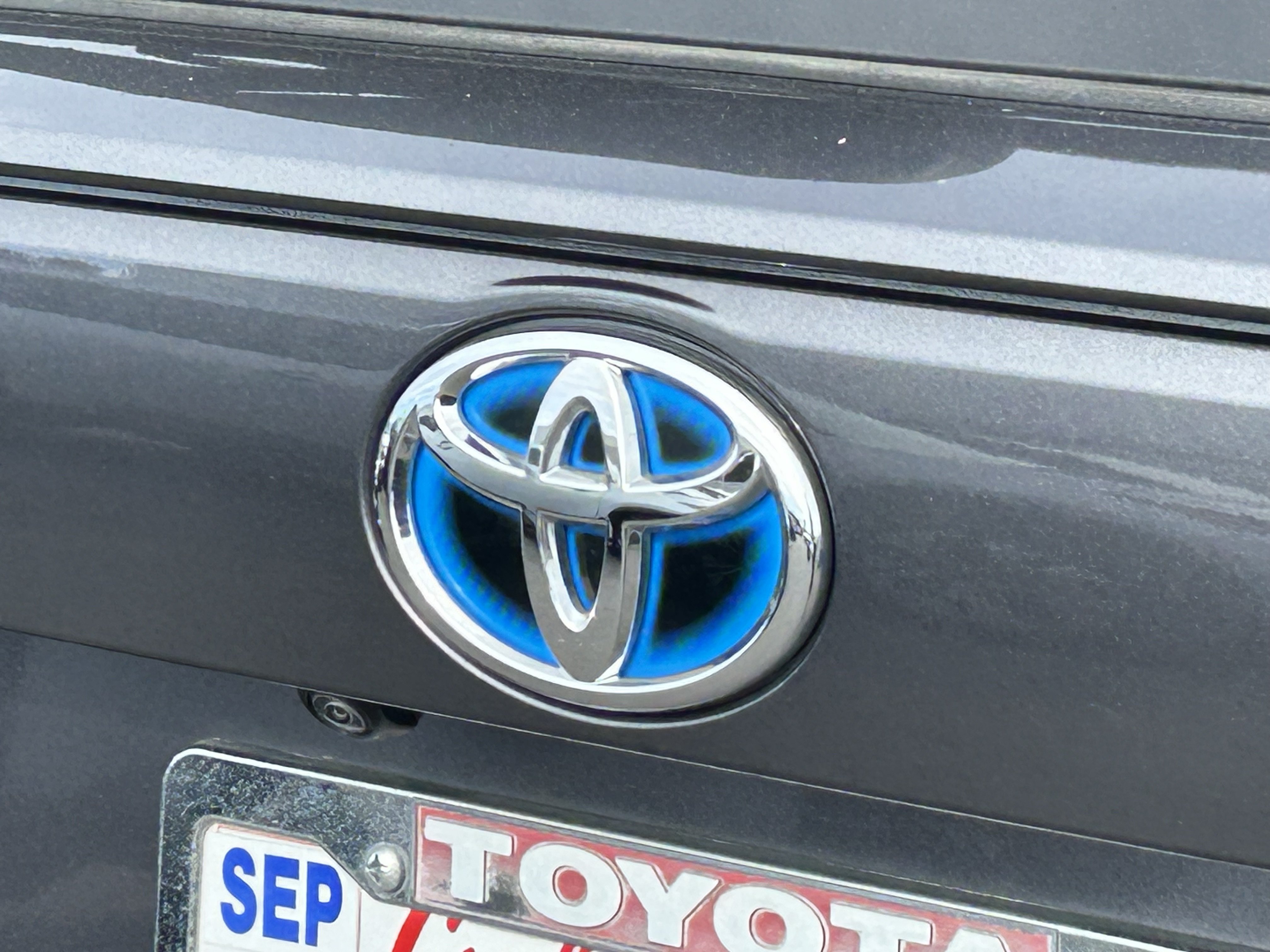 Certified 2023 Toyota RAV4 XLE Premium AWD/4WD image 4