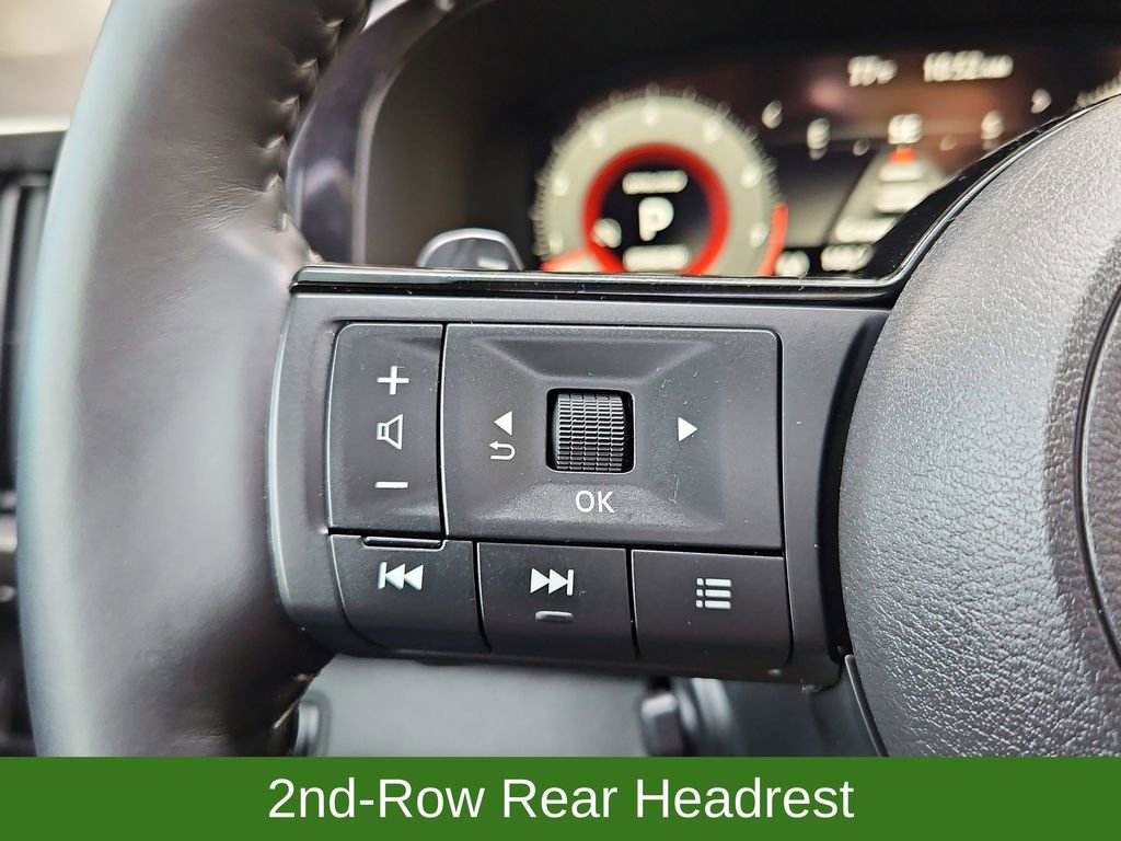 Used 2025 Nissan Pathfinder Platinum image 11