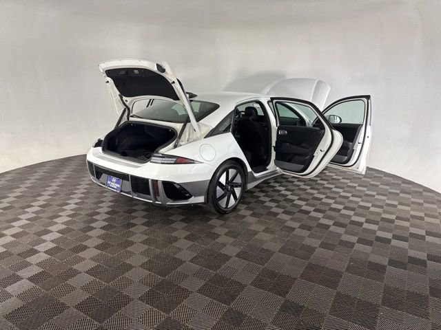 Used 2024 Hyundai Ioniq 6 SE RWD image 15