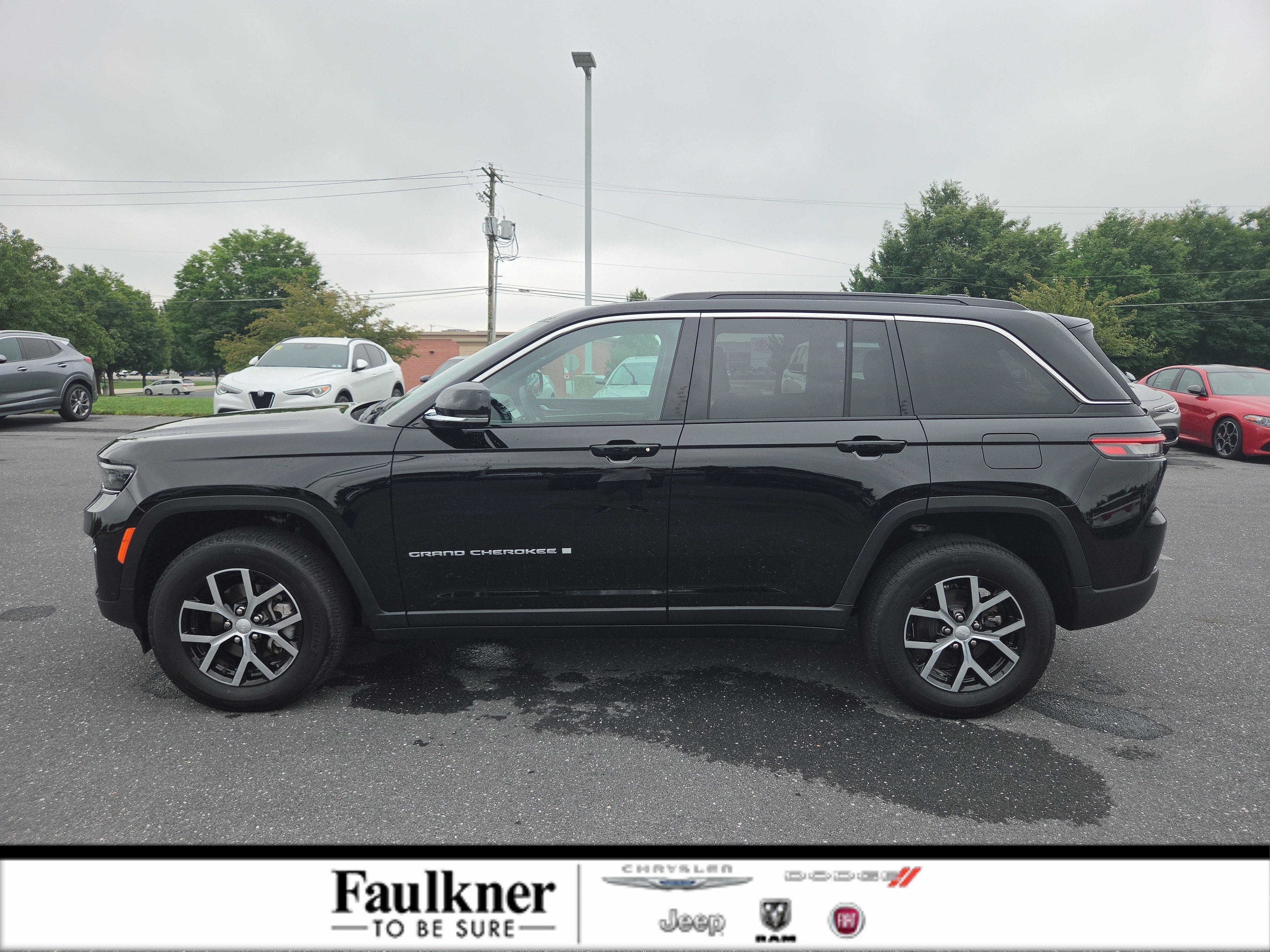 Certified 2025 Jeep Grand Cherokee Limited w/ Luxury Tech Group II AWD/4WD image 1