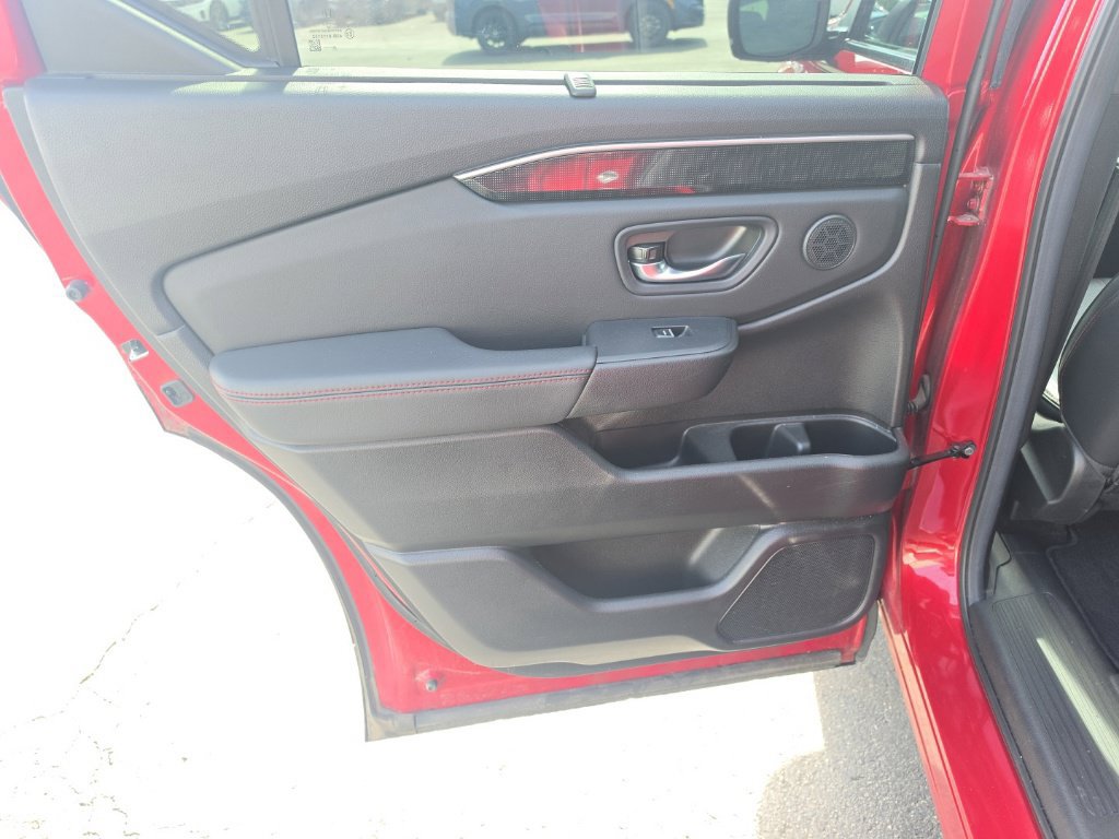 Certified 2025 Honda Pilot Black Edition image 24