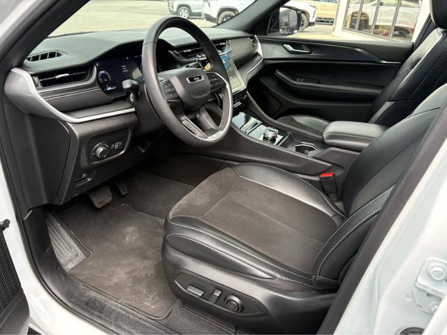 Used 2023 Jeep Grand Cherokee L Altitude AWD/4WD image 15