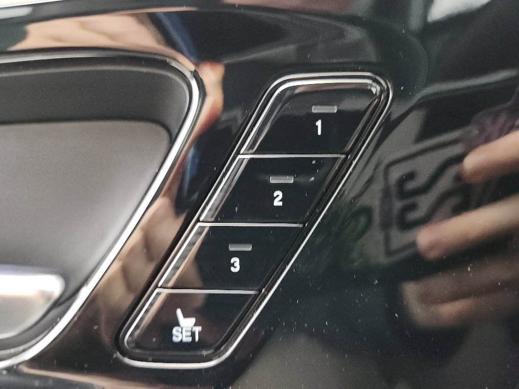 Used 2024 Acura MDX SH-AWD w/ Technology Package image 9