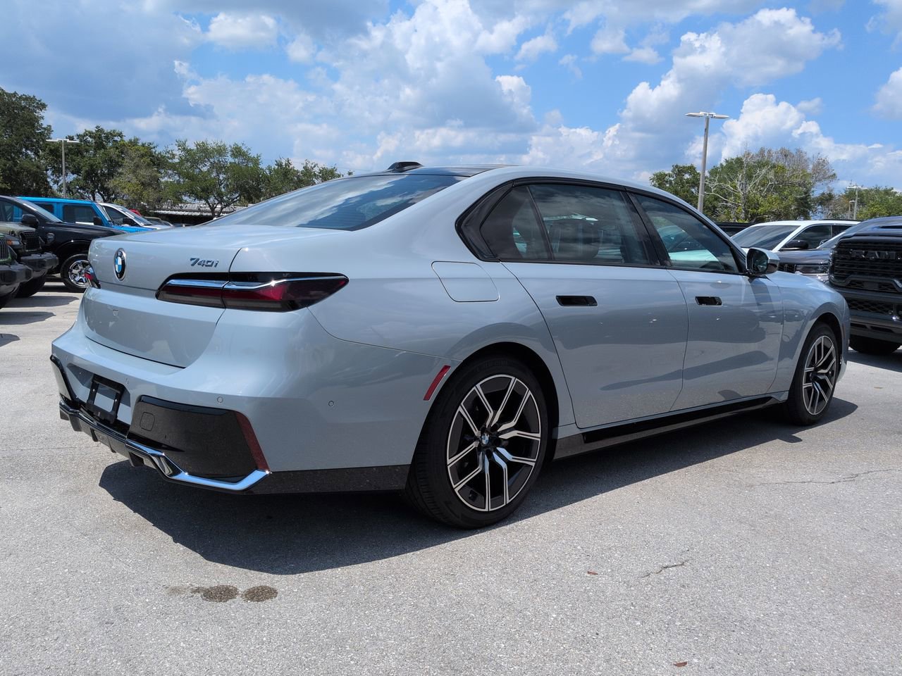Used 2025 BMW 740i RWD image 5