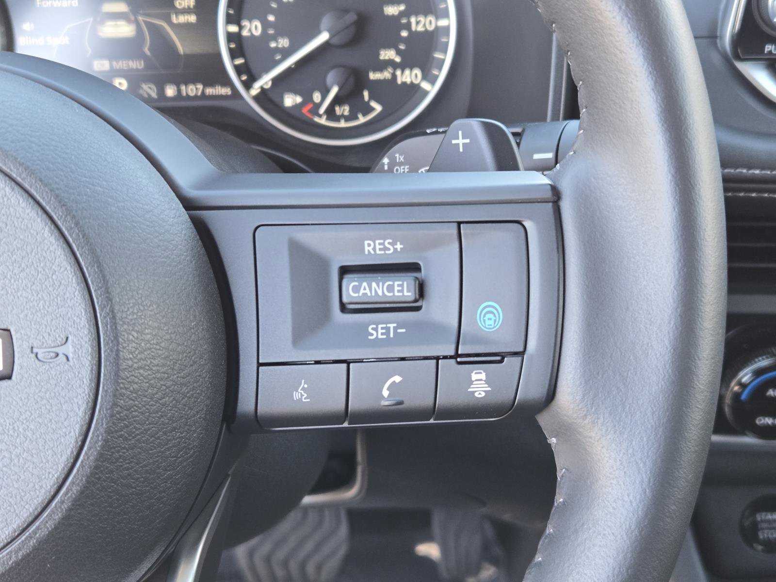 Used 2024 Nissan Rogue SV w/ SV Premium Package FWD image 18