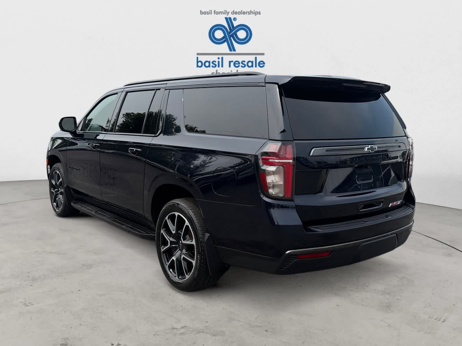 Used 2021 Chevrolet Suburban RST w/ Rear Media and Nav Package AWD/4WD image 4