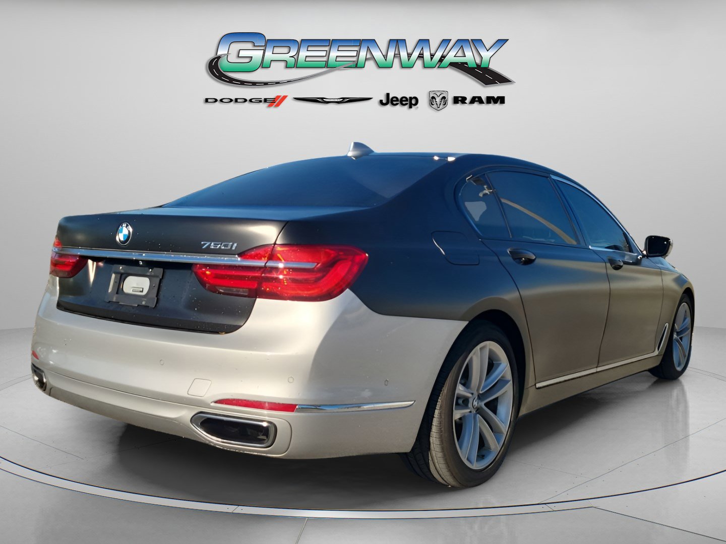 Used 2018 BMW 750i image 4