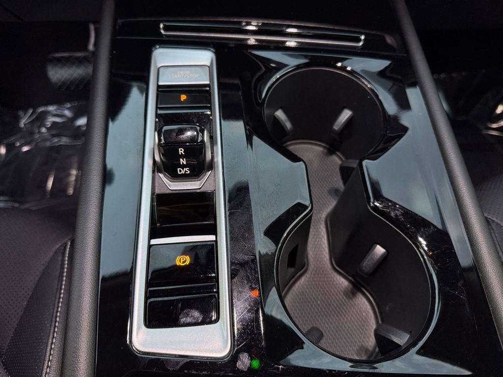 Used 2025 Volkswagen Atlas SE image 18