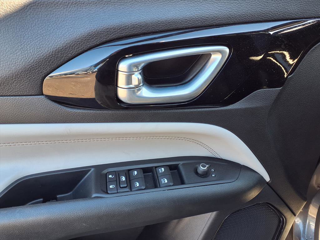 Used 2022 Jeep Compass Limited image 14