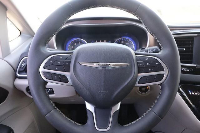 Used 2023 Chrysler Voyager LX image 12