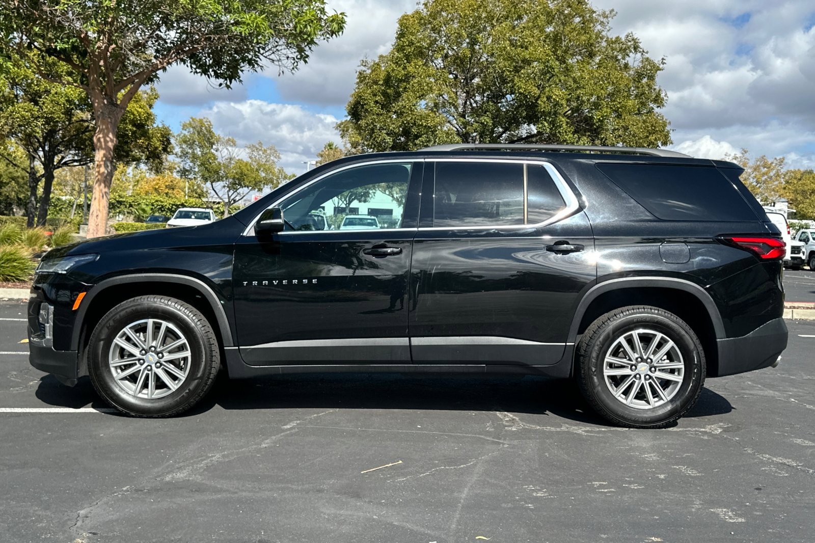 Used 2023 Chevrolet Traverse LT image 7