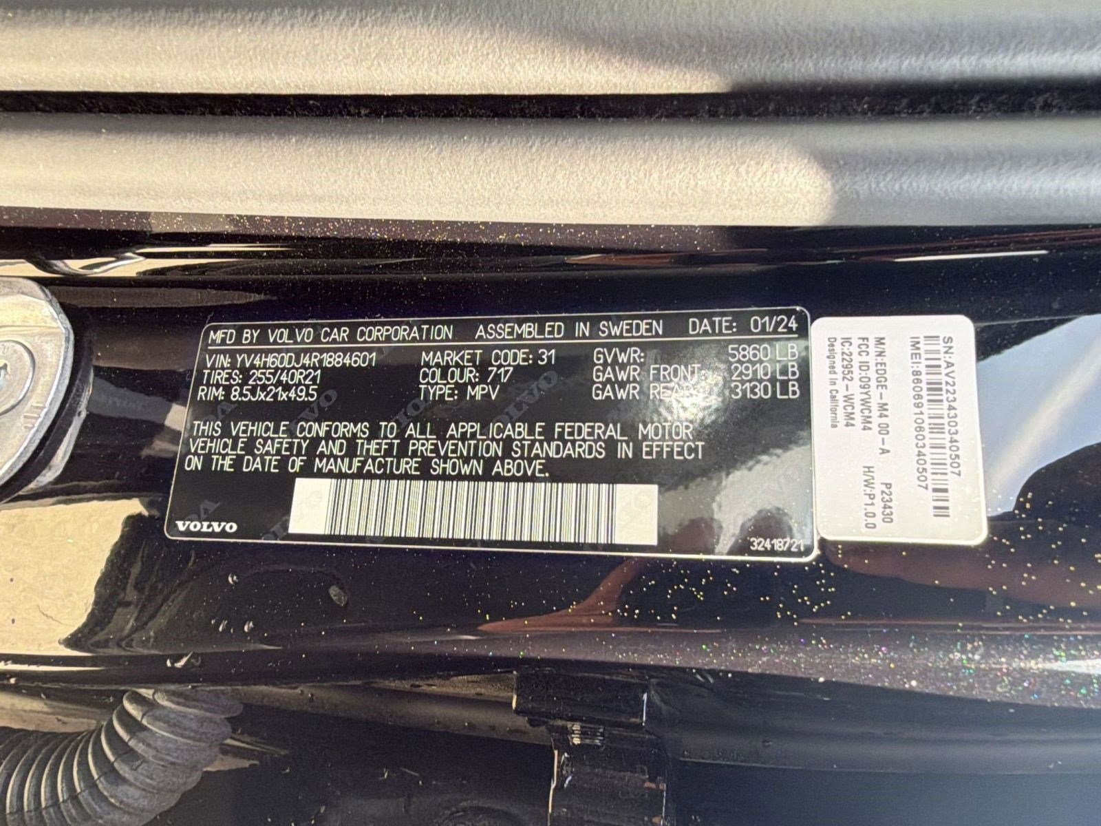 Certified 2024 Volvo XC60 T8 Ultimate w/ Protection Package Premier image 21