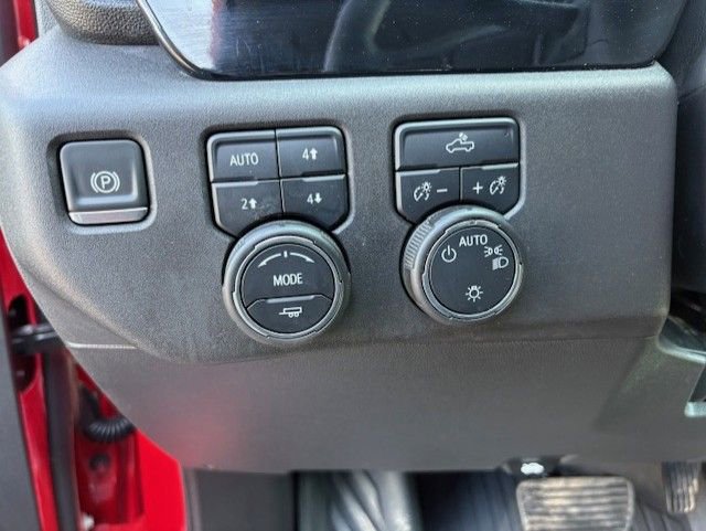 Used 2025 Chevrolet Silverado 1500 LT AWD/4WD image 11