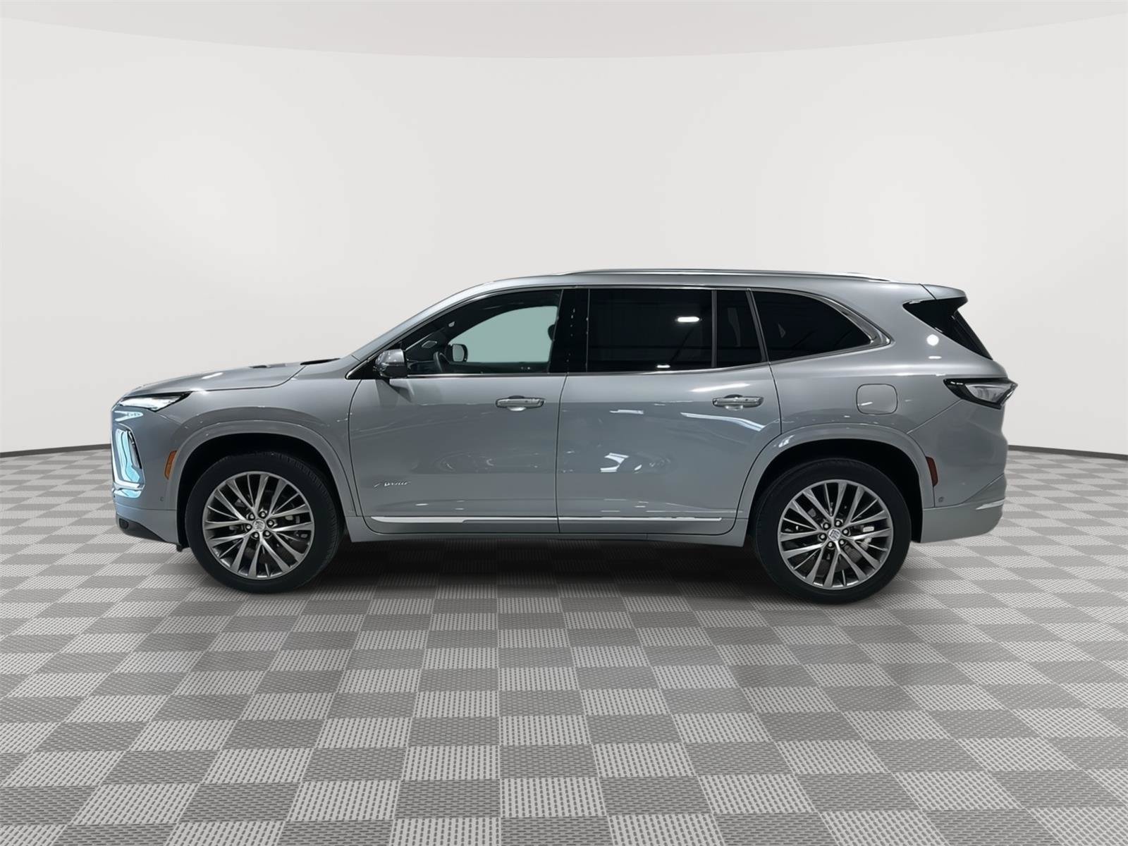 Used 2025 Buick Enclave Avenir w/ Super Cruise Package AWD/4WD image 2