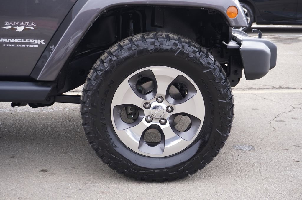 Used 2018 Jeep Wrangler Unlimited Sahara w/ Max Tow Package image 13