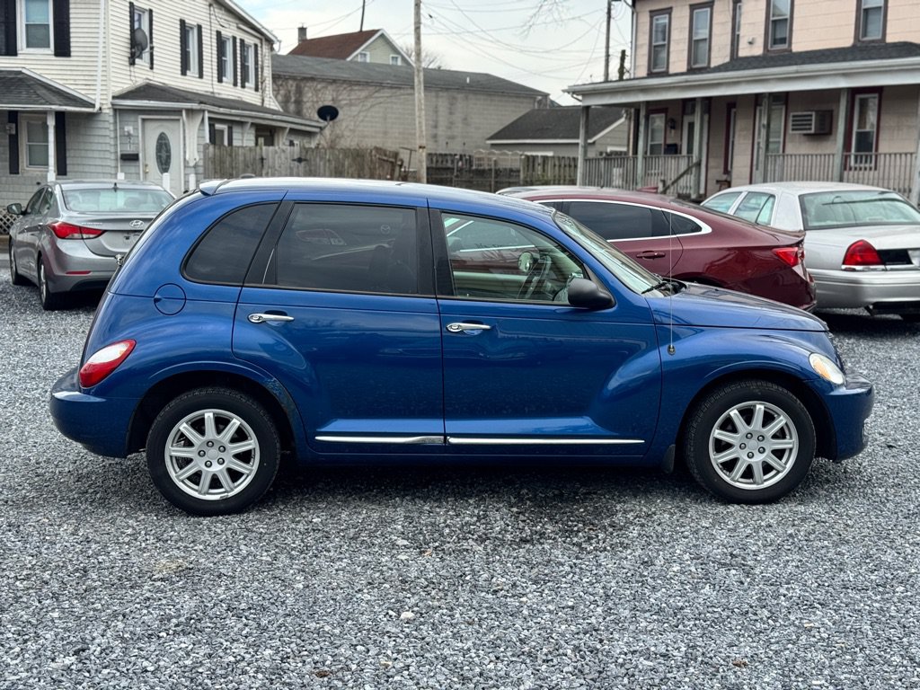 Used 2010 Chrysler PT Cruiser w/ Convenience Group FWD image 4