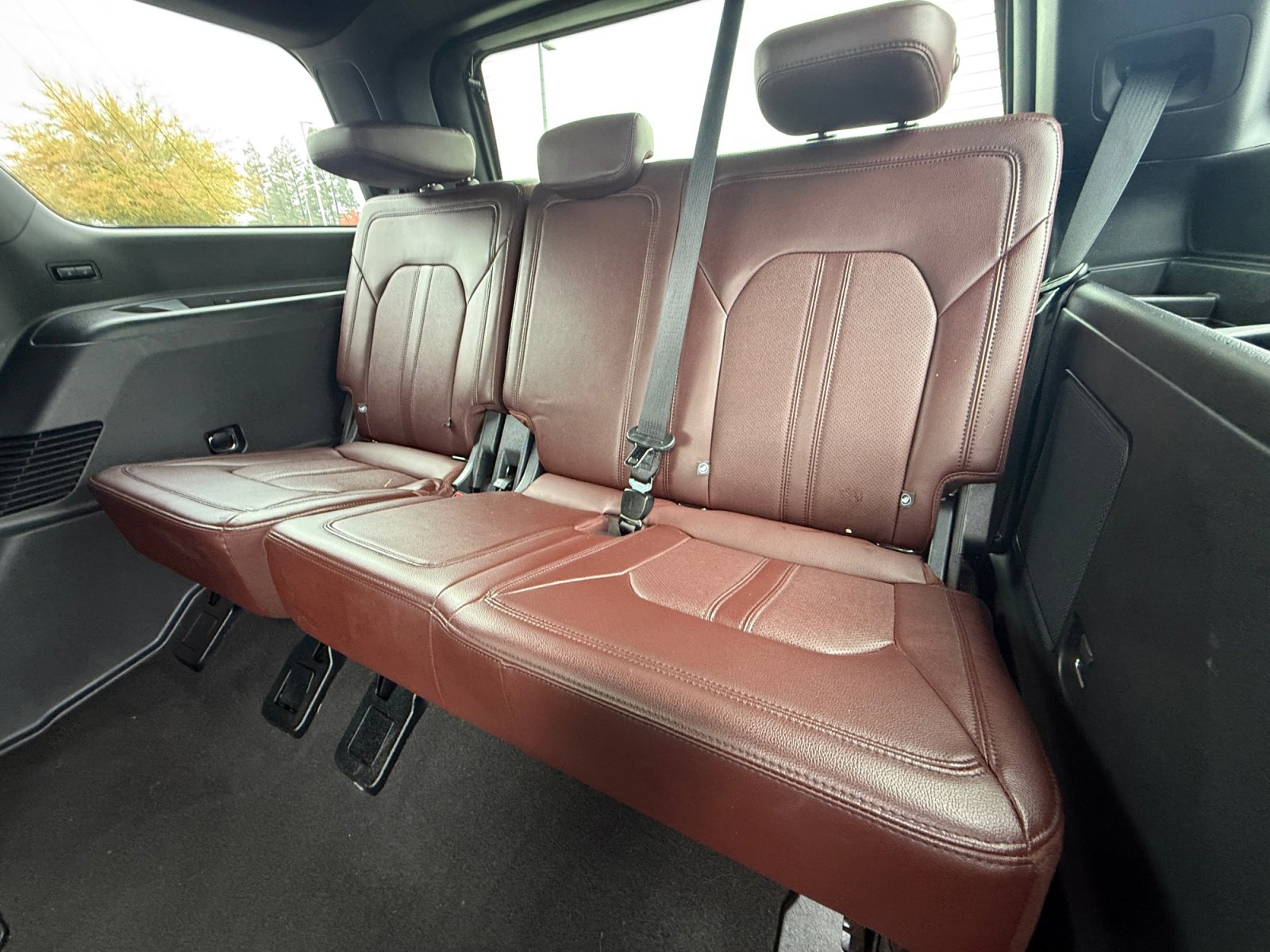 Used 2024 Ford Expedition Limited image 21