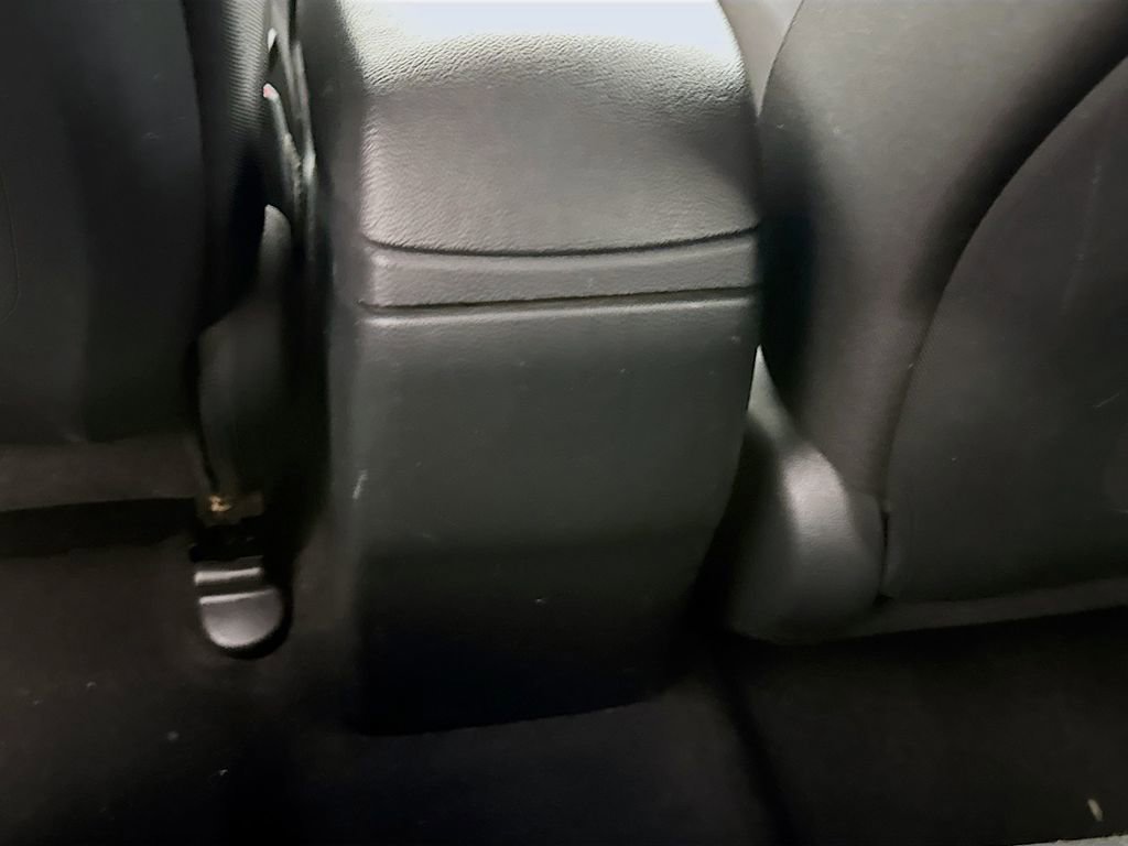 Used 2017 Hyundai Elantra GT image 27