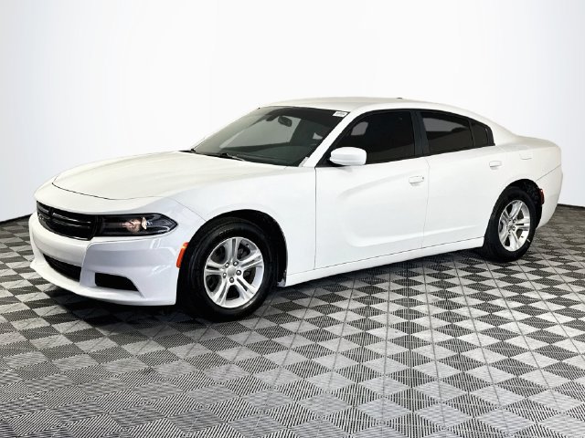 Used 2020 Dodge Charger SXT RWD image 4