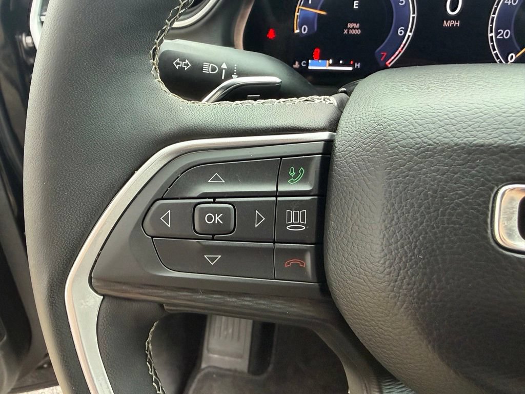 Certified 2025 Jeep Grand Cherokee Altitude AWD/4WD image 24