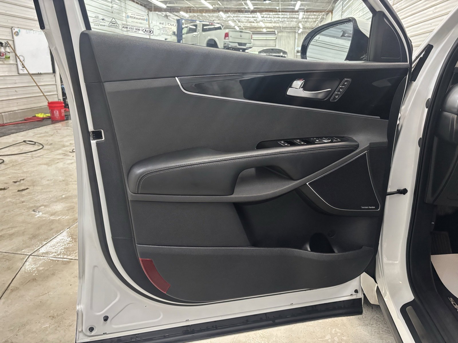 Used 2020 Kia Sorento SX image 9