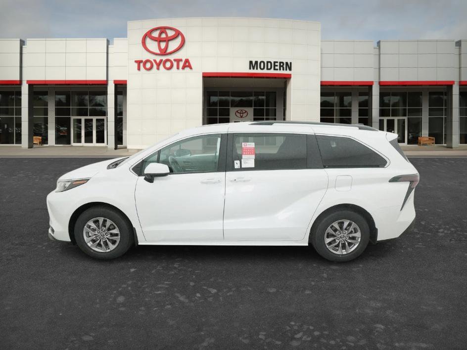 New 2026 Toyota Sienna XLE FWD image 2