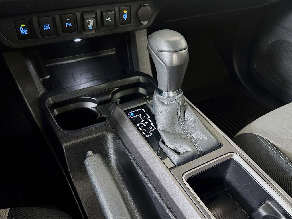 Used 2022 Toyota Tacoma TRD Off-Road w/ Technology Package AWD/4WD image 17