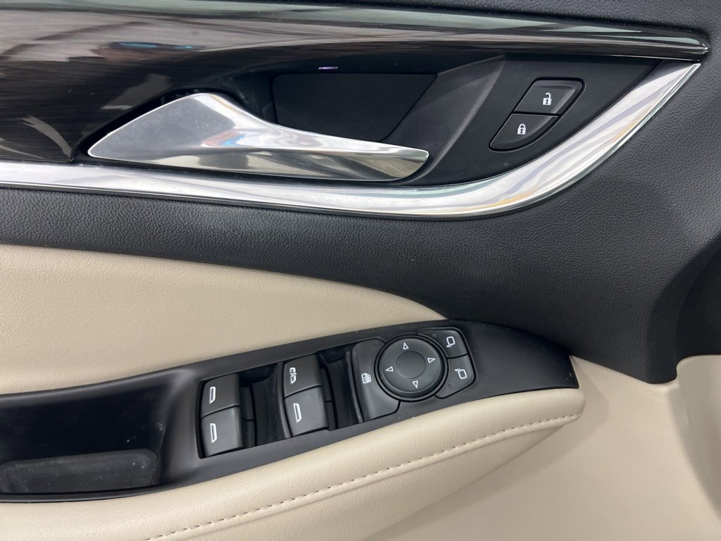 Used 2019 Buick Enclave Essence w/ LPO, Luxury Package image 20