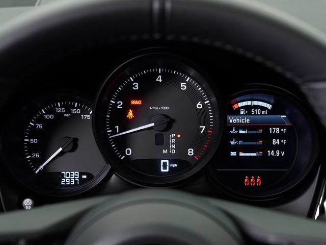 Certified 2026 Porsche Macan AWD/4WD image 17