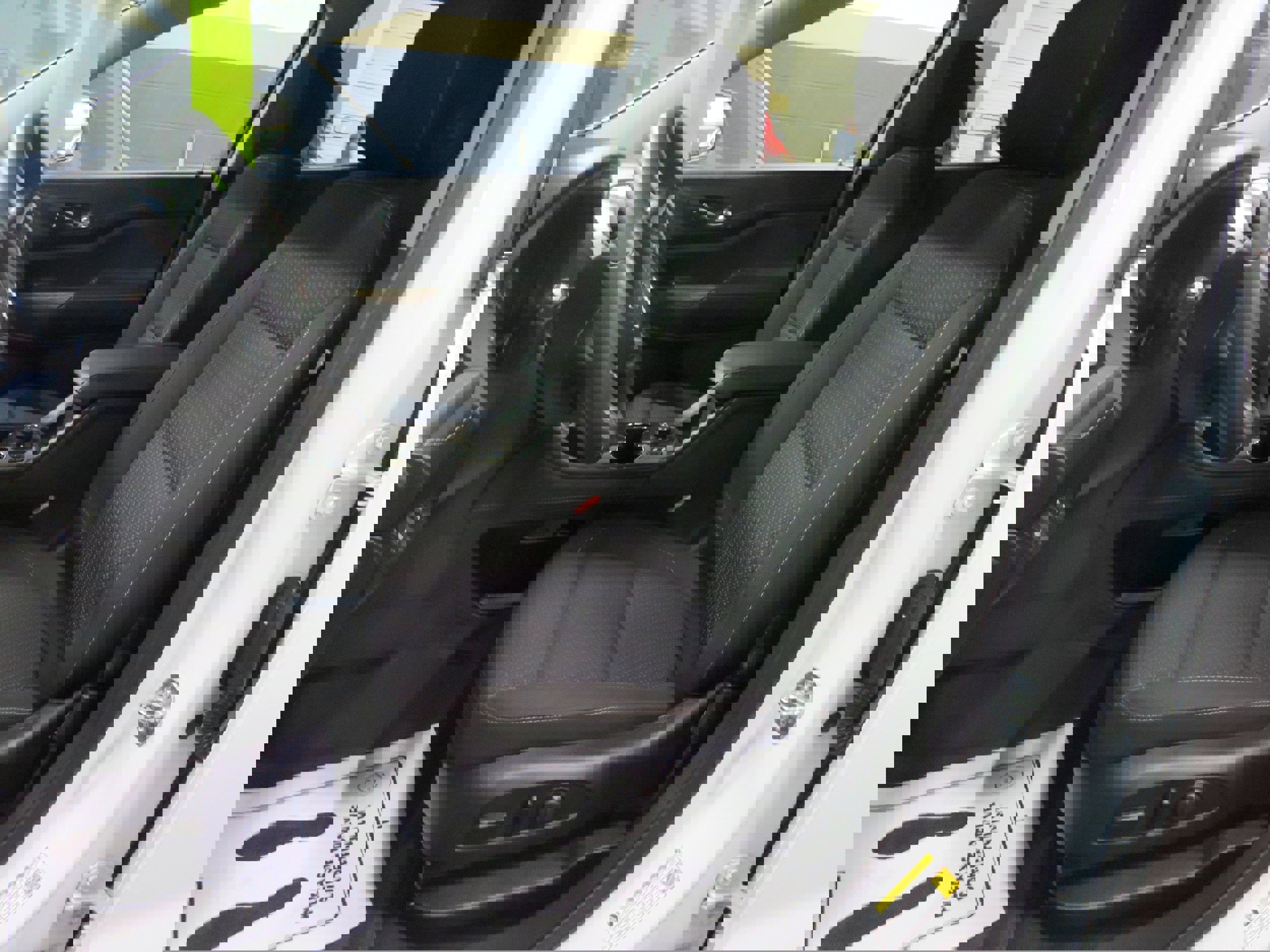 Used 2023 GMC Acadia SLE w/ Driver Convenience Package image 12