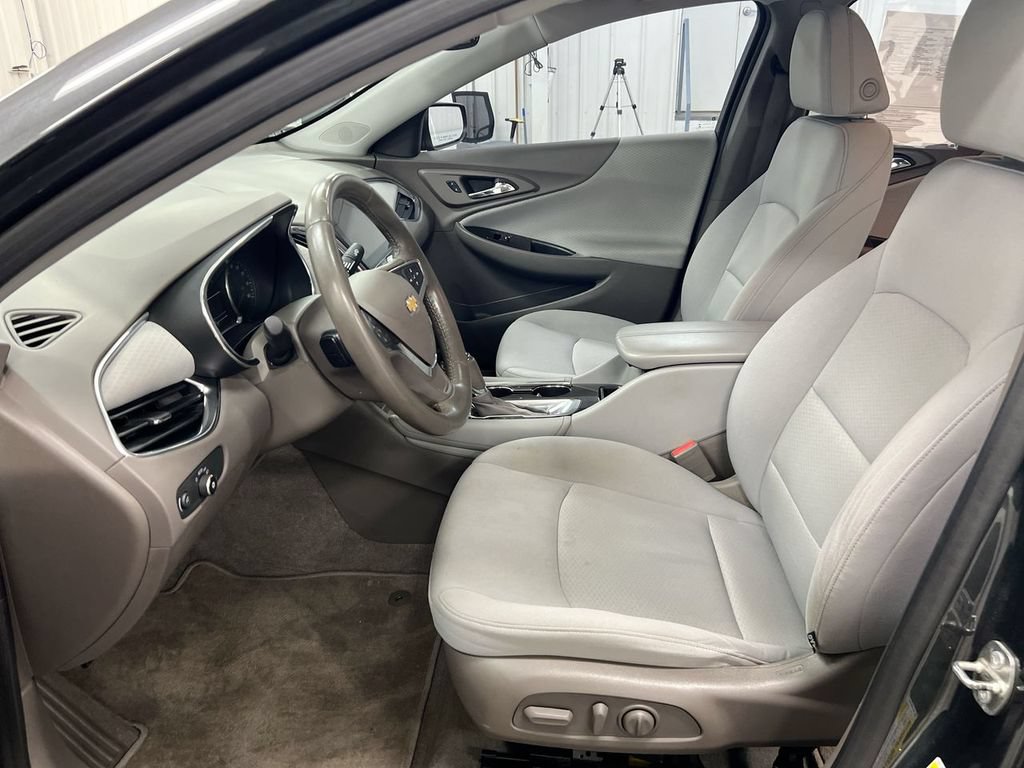 Used 2016 Chevrolet Malibu LT FWD image 19