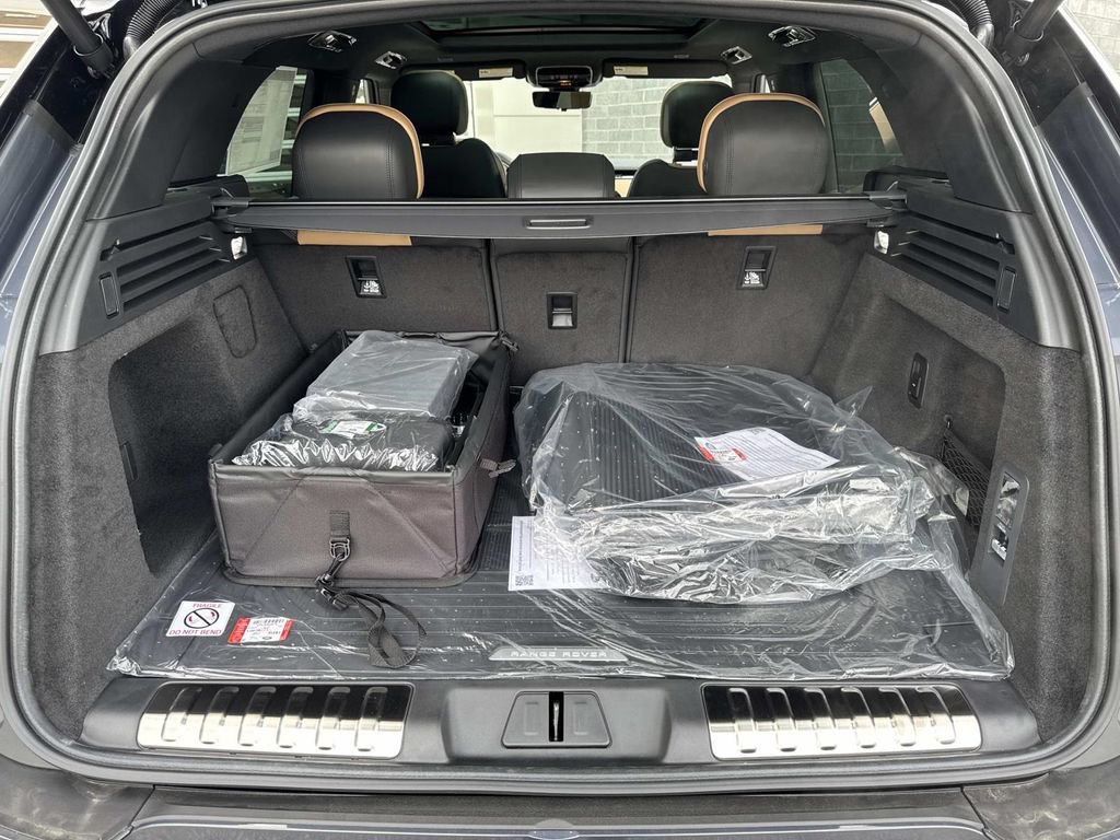 New 2026 Land Rover Range Rover Sport Dynamic SE AWD/4WD image 5
