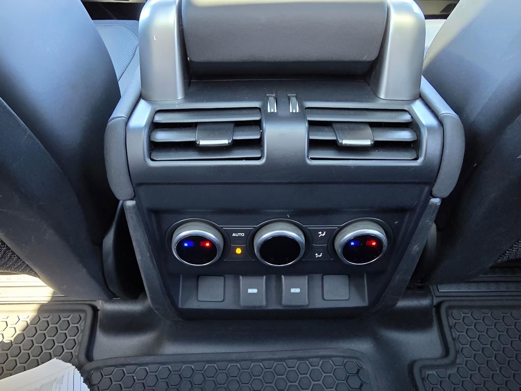 Used 2023 Land Rover Defender 130 X-Dynamic SE AWD/4WD image 12
