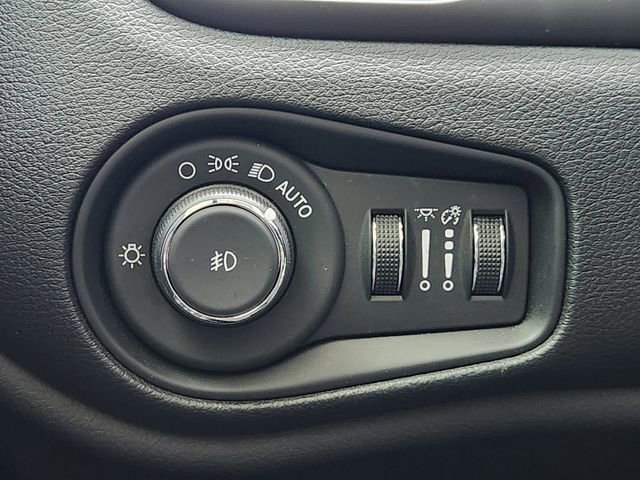 Used 2019 Jeep Renegade Limited image 19