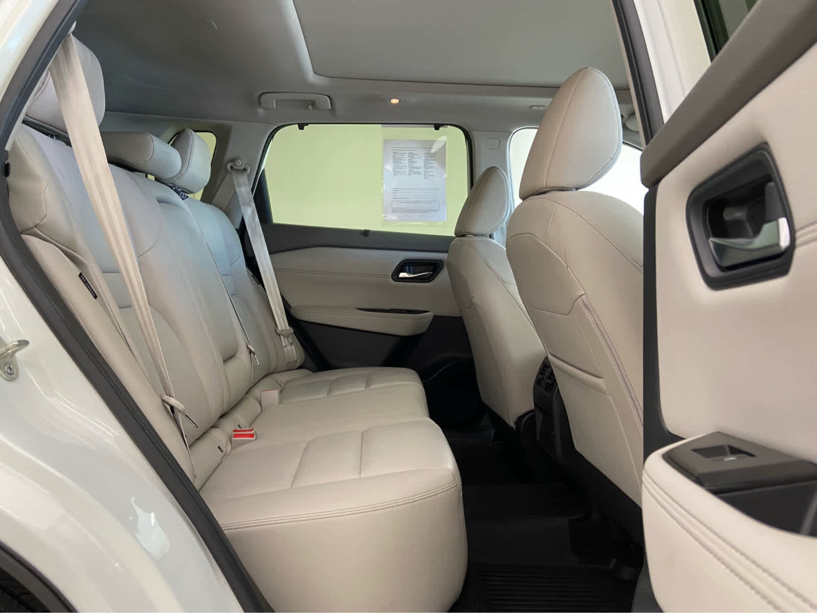 Used 2023 Nissan Rogue SL w/ SL Premium Package image 16