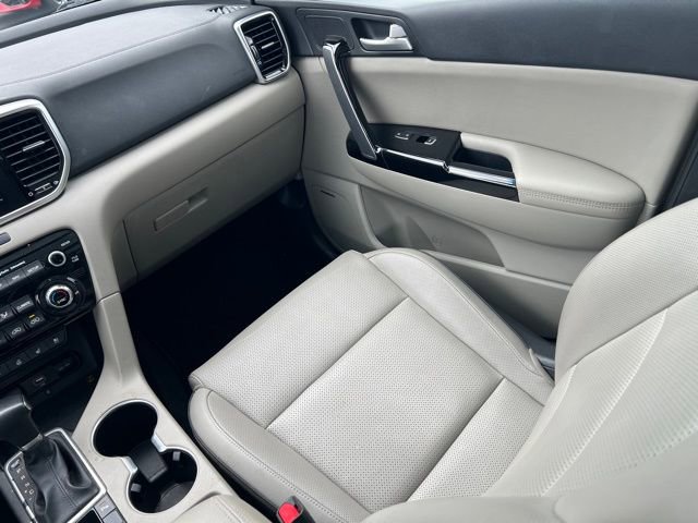 Certified 2022 Kia Sportage EX w/ EX Technology Package image 11