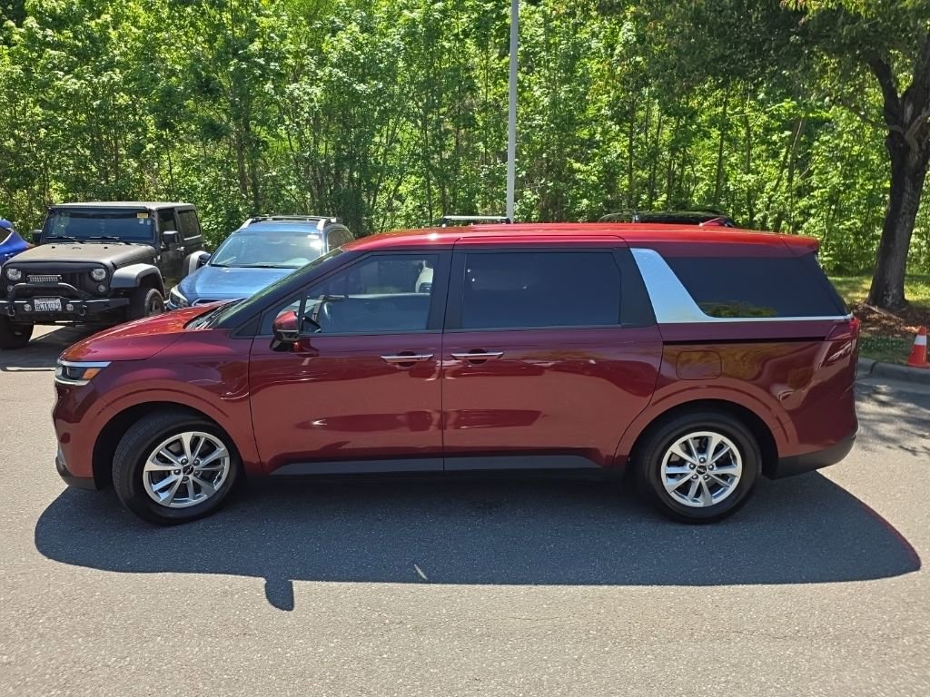 Used 2022 Kia Carnival LX image 10