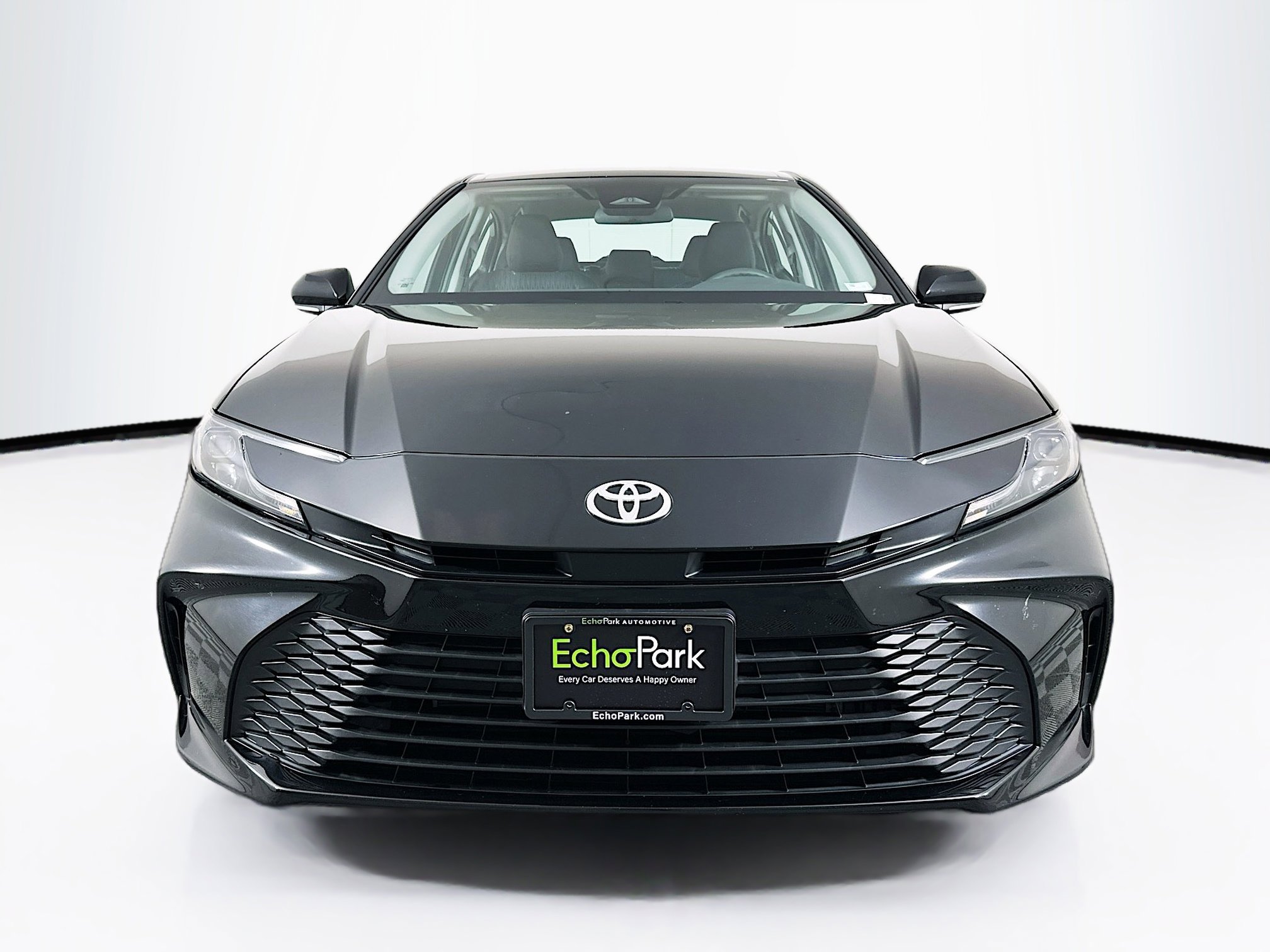 Used 2025 Toyota Camry LE image 2