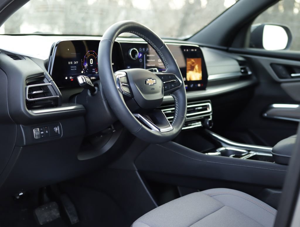 Used 2024 Chevrolet Traverse LT w/ Trailering Package image 9