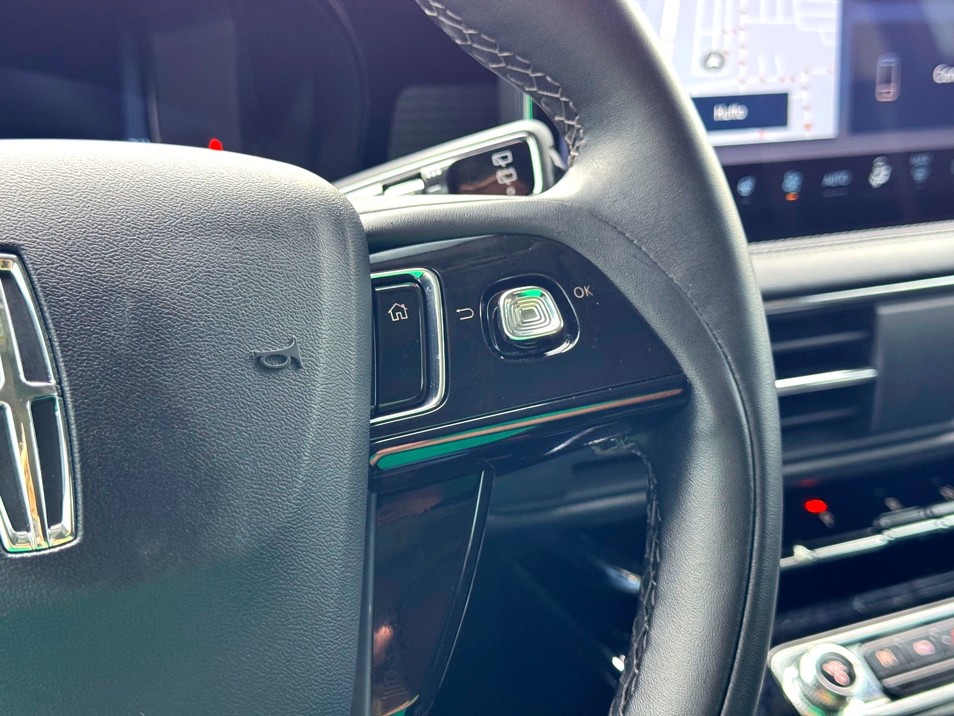 Used 2024 Lincoln Corsair FWD w/ Equipment Group 101A image 25