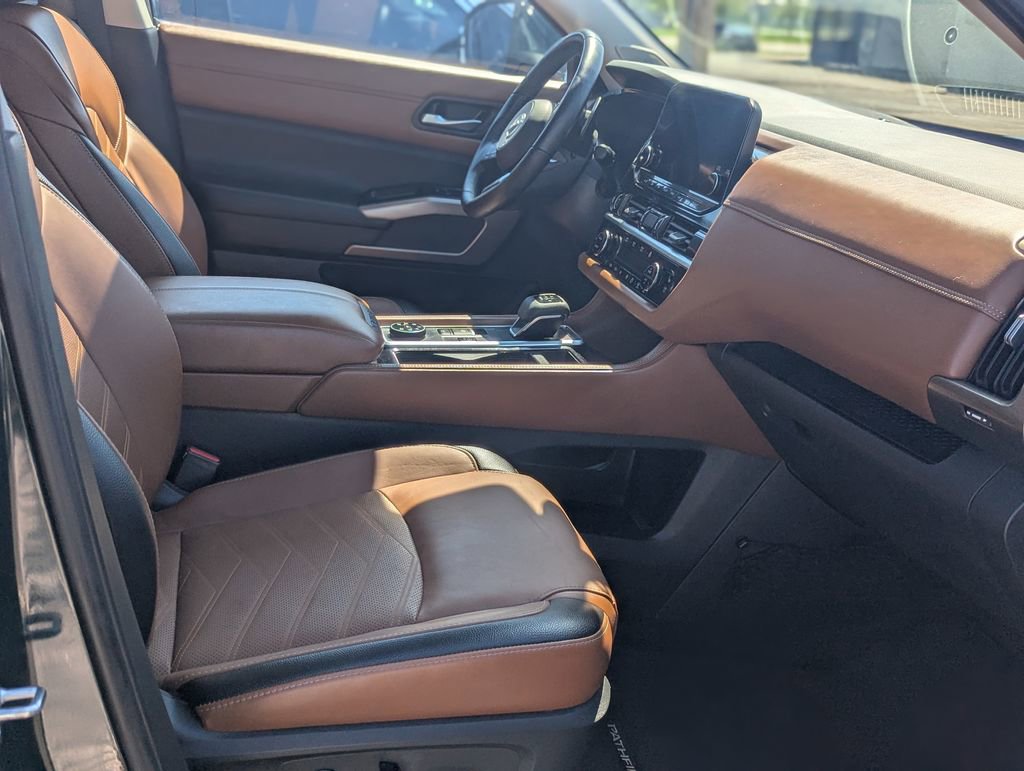 Used 2023 Nissan Pathfinder Platinum image 17