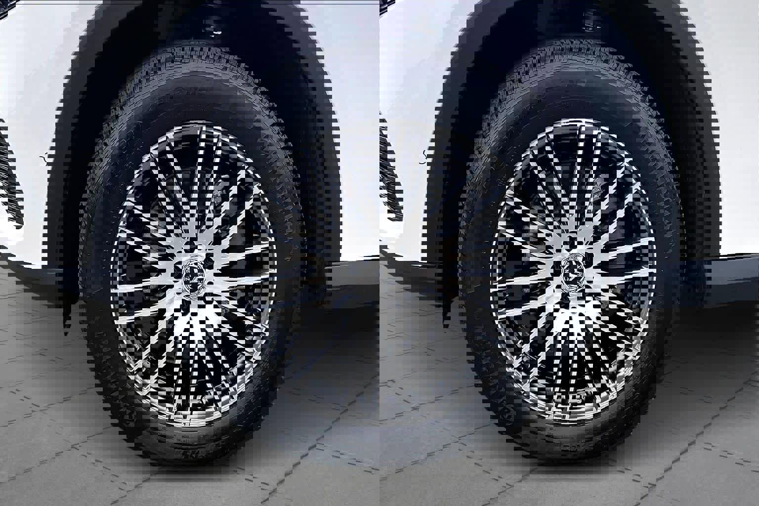 Certified 2025 Mercedes-Benz GLC 300 4MATIC image 11