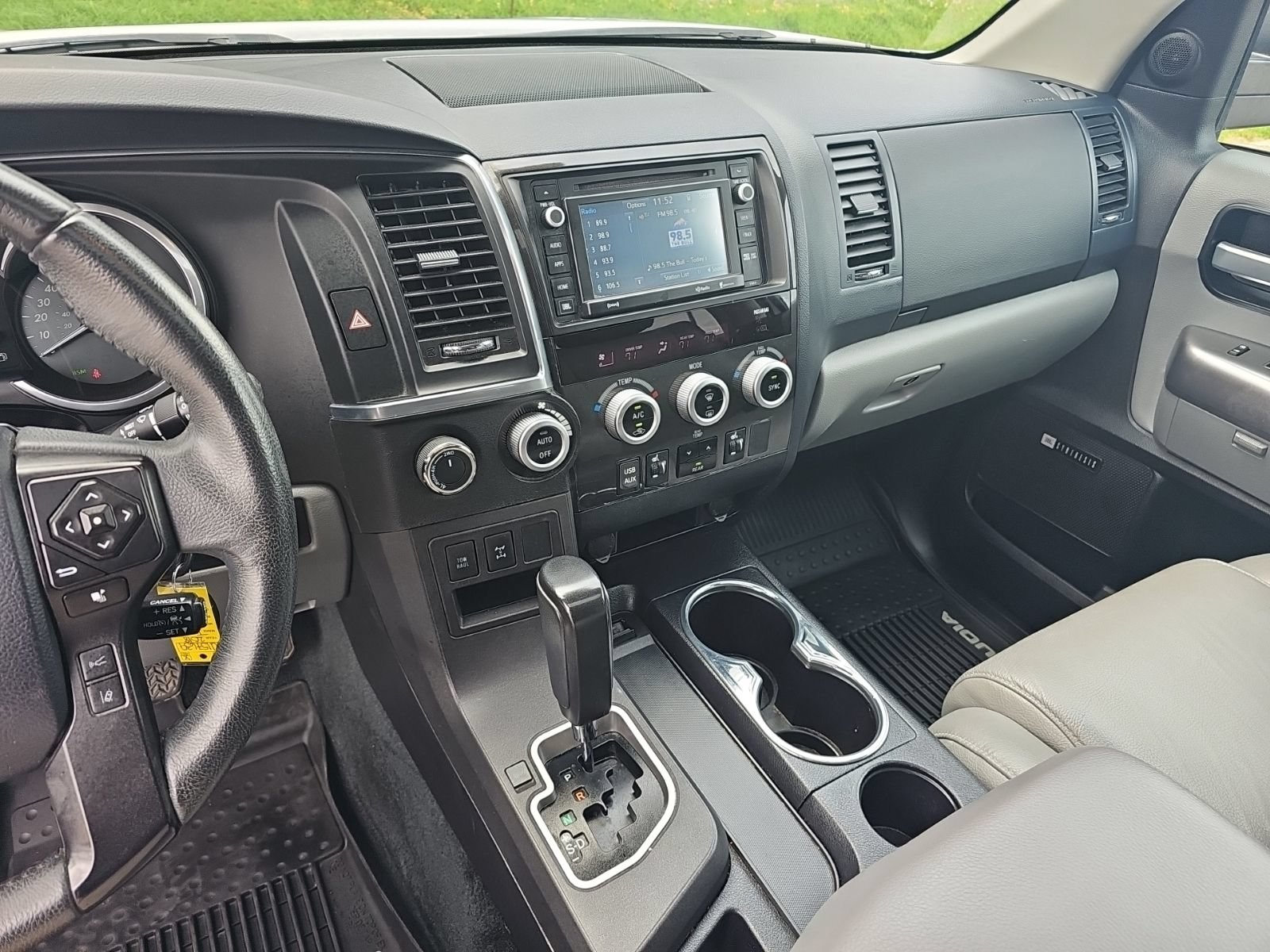 Used 2018 Toyota Sequoia Limited w/ Safety & Convenience Package AWD/4WD image 17